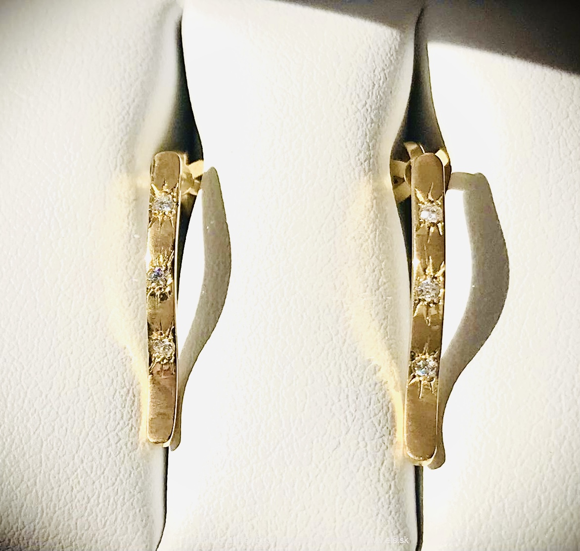 Zlaté náušnice s diamantom,18 k.Originál.