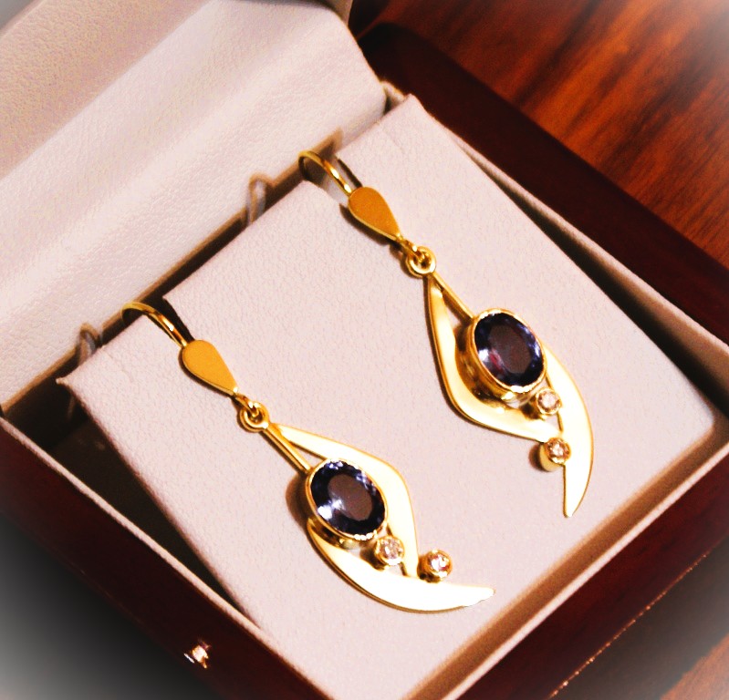 Náušnice s diamantom,18 karat.zlato. Ukážka - zákazková výroba.